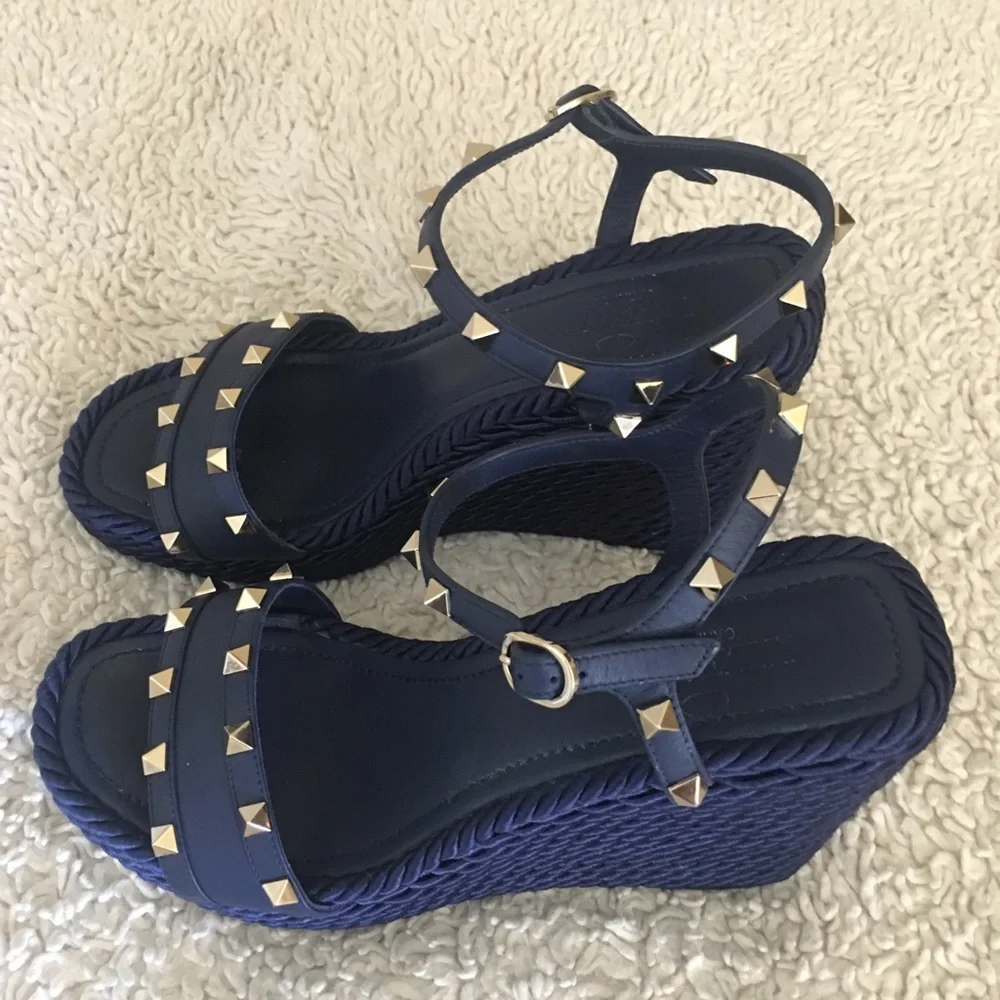 Valentino - Picture 1 of 16